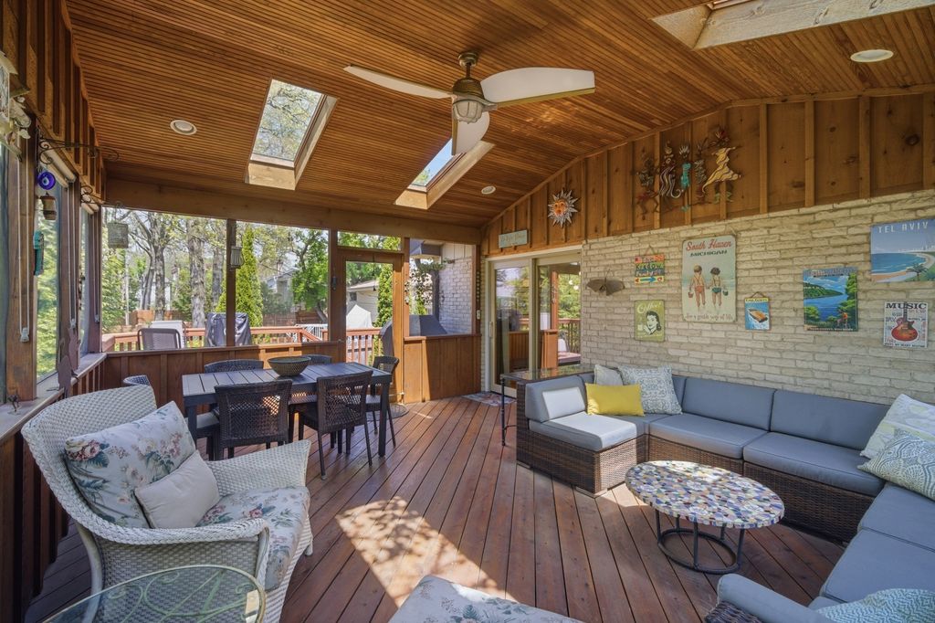 Image 29 of property listing at 12 Turnbull Woods Court, Highland Park, IL 60035