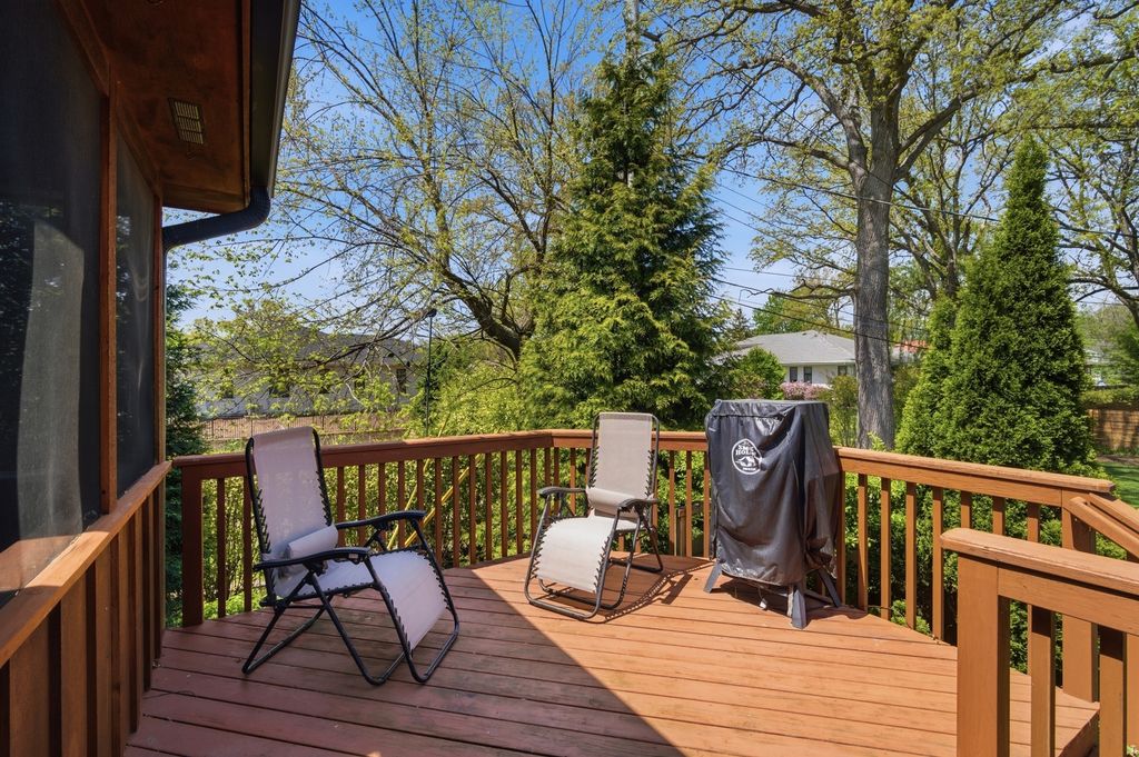 Image 30 of property listing at 12 Turnbull Woods Court, Highland Park, IL 60035