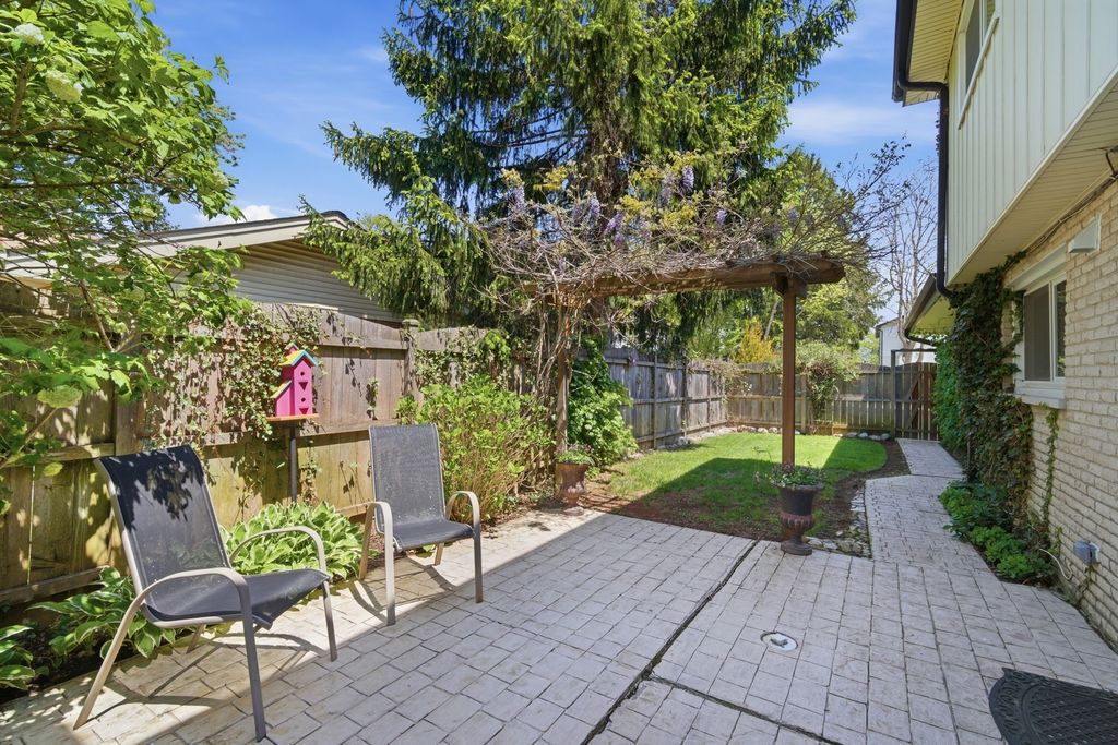 Image 32 of property listing at 12 Turnbull Woods Court, Highland Park, IL 60035