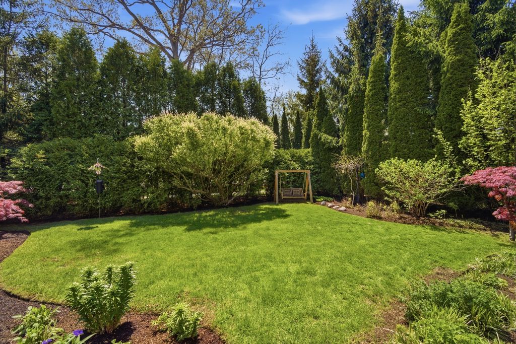 Image 34 of property listing at 12 Turnbull Woods Court, Highland Park, IL 60035
