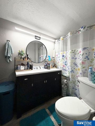 5443 Pioneers Boulevard, Lincoln, NE 68506