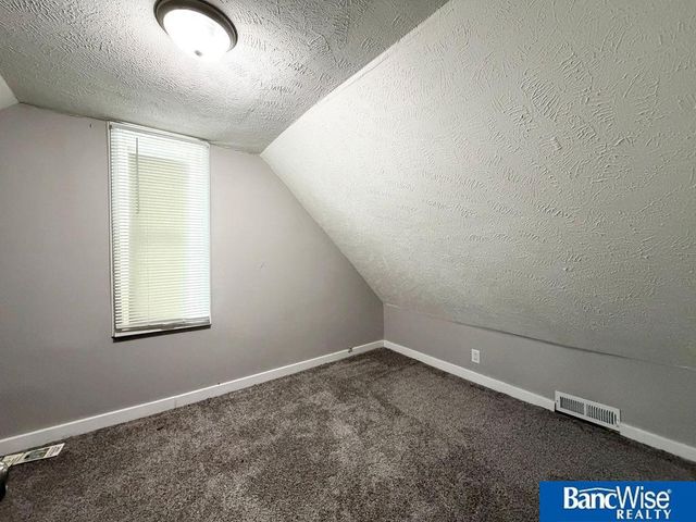 5443 Pioneers Boulevard, Lincoln, NE 68506