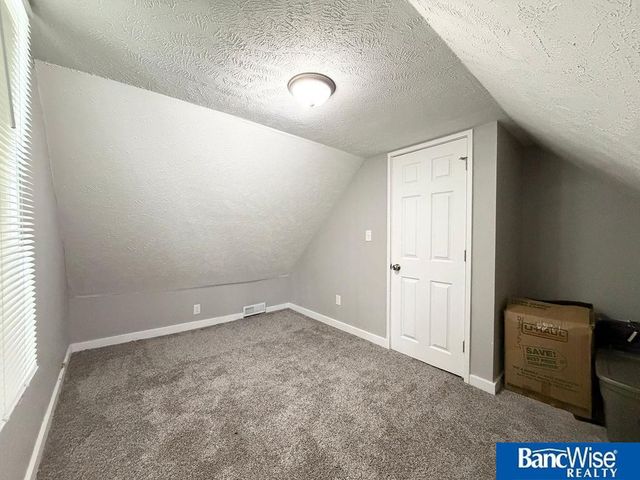 5443 Pioneers Boulevard, Lincoln, NE 68506