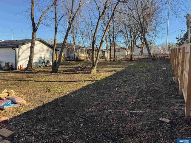 5443 Pioneers Boulevard, Lincoln, NE 68506