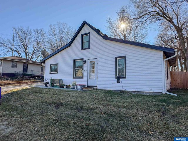 5443 Pioneers Boulevard, Lincoln, NE 68506
