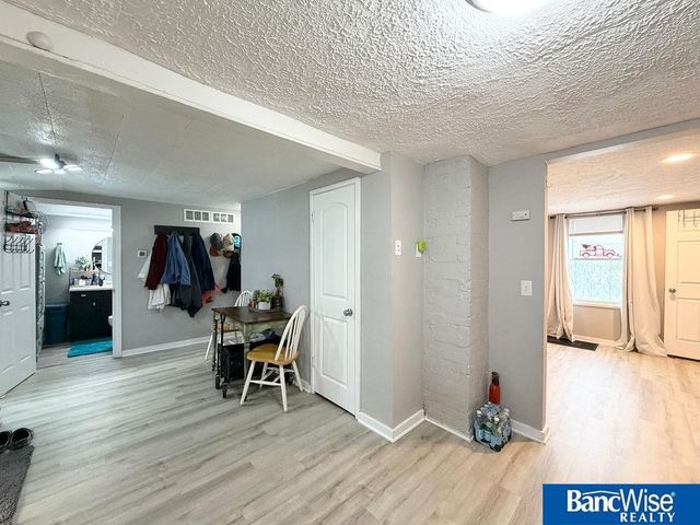 5443 Pioneers Boulevard, Lincoln, NE 68506