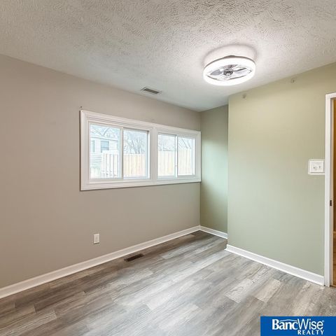 5443 Pioneers Boulevard, Lincoln, NE 68506