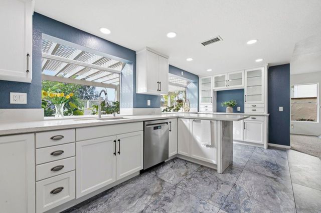 13906 Royal Dornoch Sq, San Diego, CA 92128