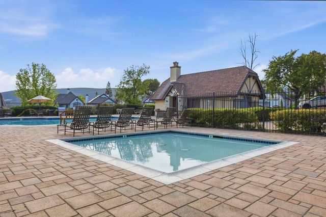 13906 Royal Dornoch Sq, San Diego, CA 92128