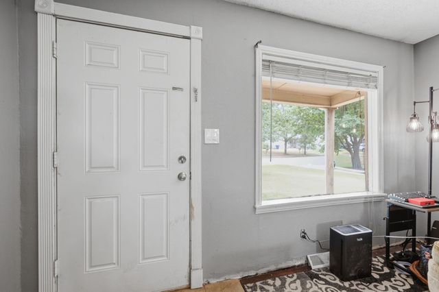 923 N Belmont Ave, Wichita, KS 67208