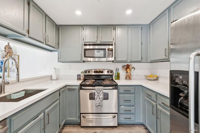 3642 Alamo Dr, Vacaville, CA 95687