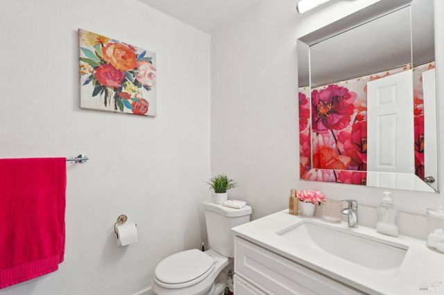 3642 Alamo Dr, Vacaville, CA 95687