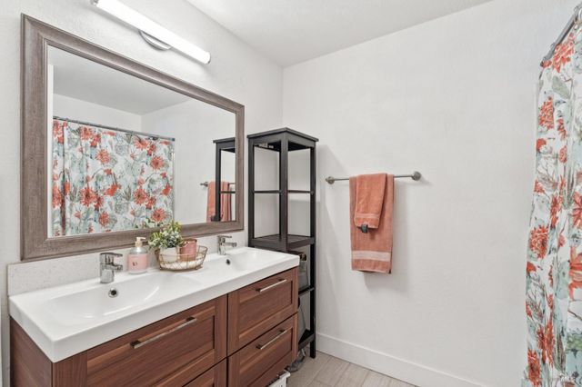 3642 Alamo Dr, Vacaville, CA 95687