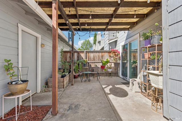 3642 Alamo Dr, Vacaville, CA 95687