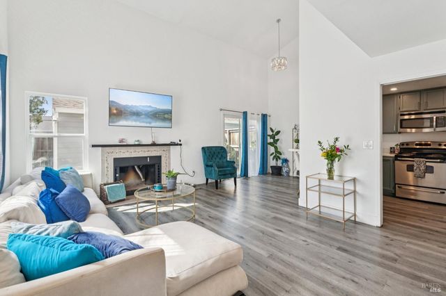 3642 Alamo Dr, Vacaville, CA 95687