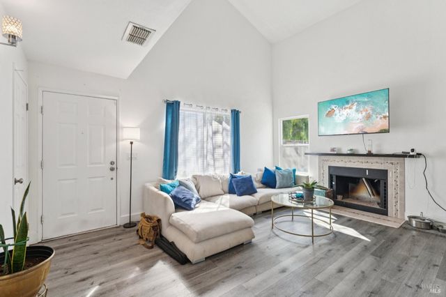 3642 Alamo Dr, Vacaville, CA 95687