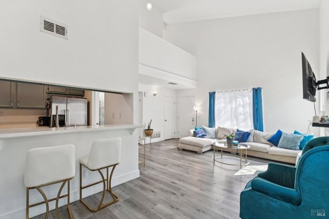 3642 Alamo Dr, Vacaville, CA 95687