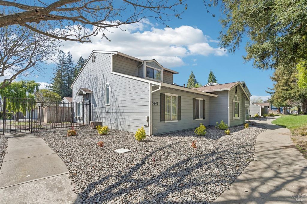 3642 Alamo Dr, Vacaville, CA 95687