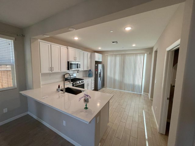 224 Arbor Drive S, Madera, CA 93636