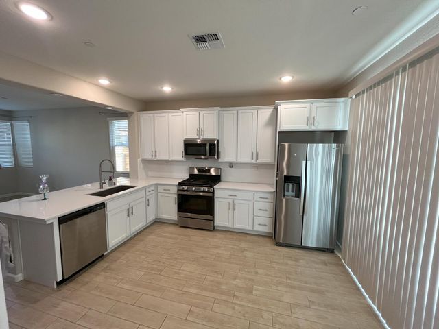224 Arbor Drive S, Madera, CA 93636