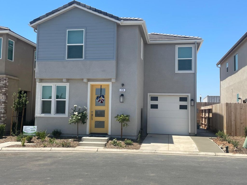 224 Arbor Drive S, Madera, CA 93636