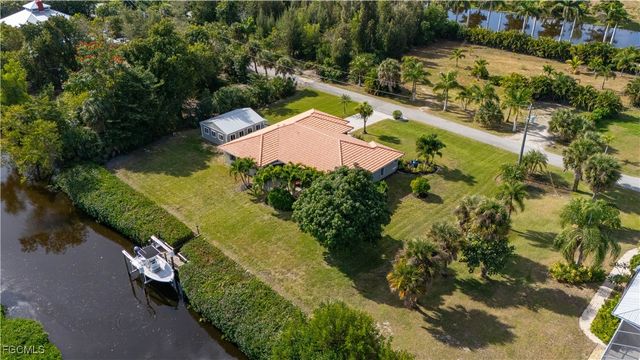 12070 Bohman LN, Bokeelia, FL 33922