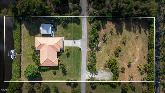 12070 Bohman LN, Bokeelia, FL 33922