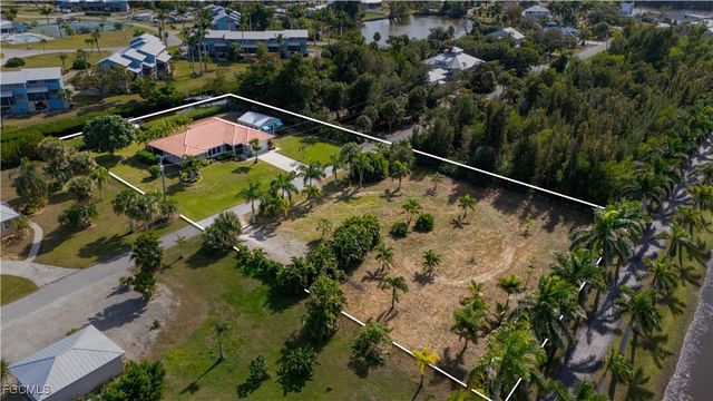 12070 Bohman LN, Bokeelia, FL 33922