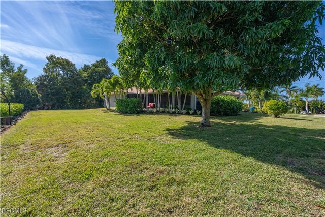 12070 Bohman LN, Bokeelia, FL 33922