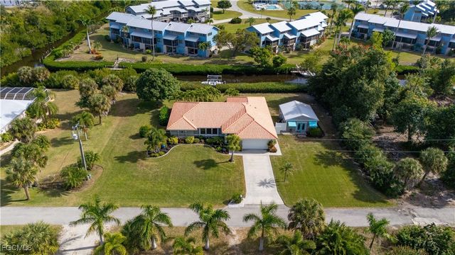 12070 Bohman LN, Bokeelia, FL 33922