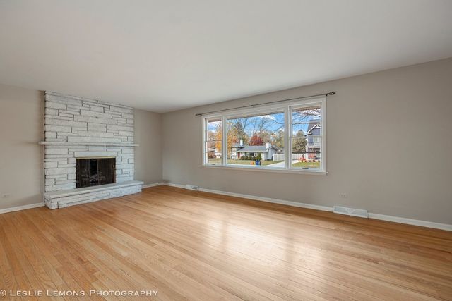 320 Elmwood Drive, Naperville, IL 60540