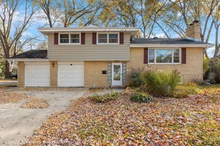 320 Elmwood Drive, Naperville, IL 60540