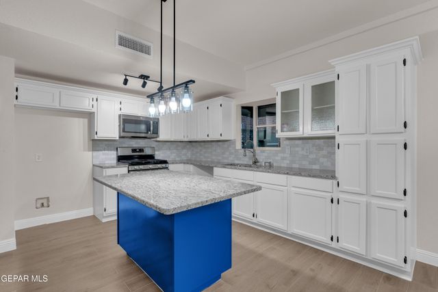 10732 Pleasant Sand Drive, El Paso, TX 79924