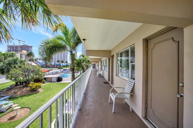 3200 NE 7th Ct 206B, Pompano Beach, FL 33062