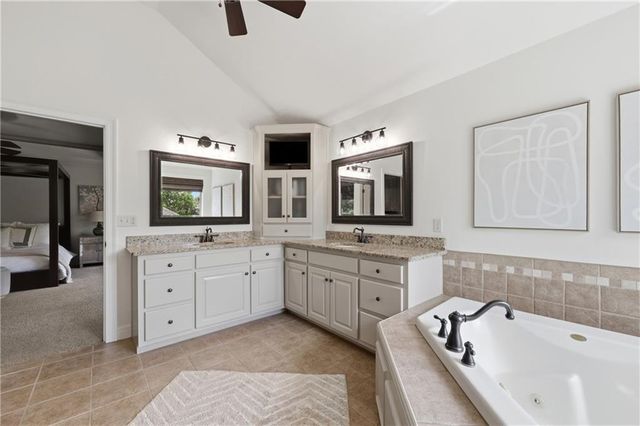 14775 NW 66th Terrace, Parkville, MO 64152