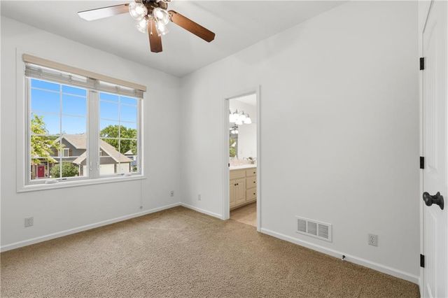 14775 NW 66th Terrace, Parkville, MO 64152