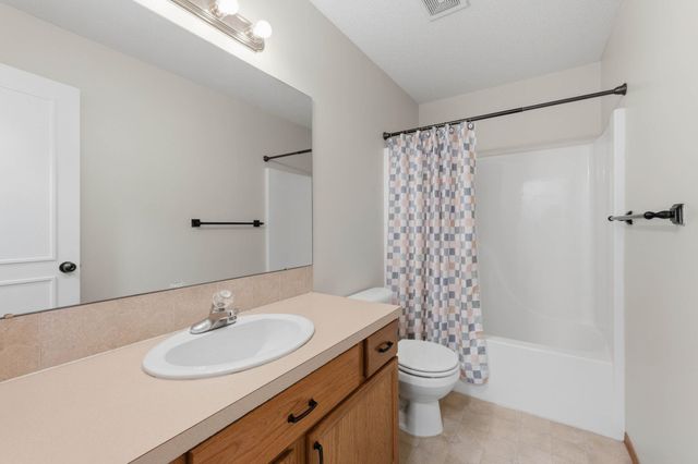 2537 E Cambridge Ct, Park City, KS 67219