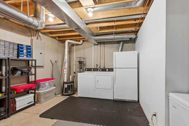 2537 E Cambridge Ct, Park City, KS 67219