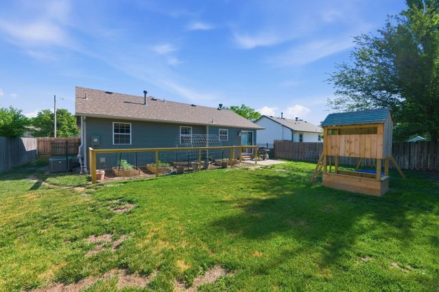 2537 E Cambridge Ct, Park City, KS 67219