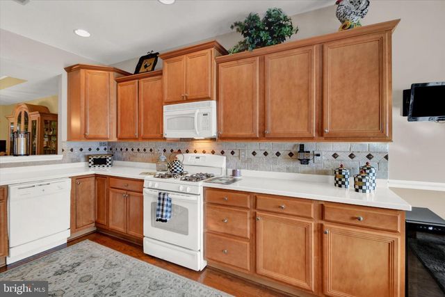 300 REAGAN DR, Sellersville, PA 18960