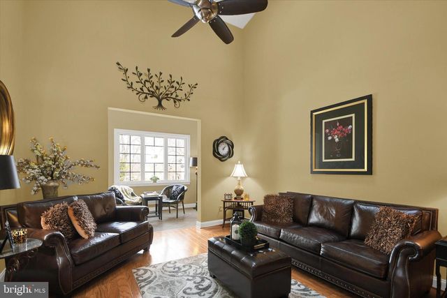 300 REAGAN DR, Sellersville, PA 18960