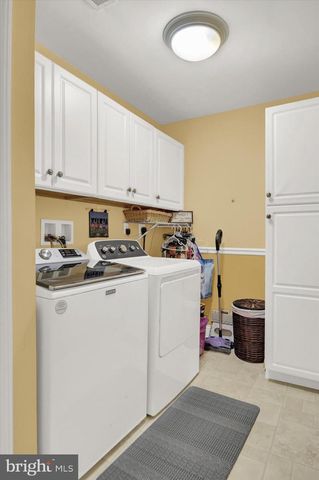 300 REAGAN DR, Sellersville, PA 18960