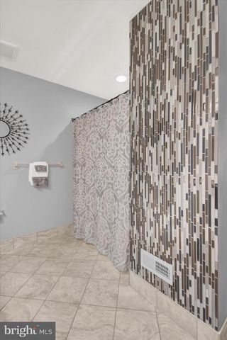 300 REAGAN DR, Sellersville, PA 18960