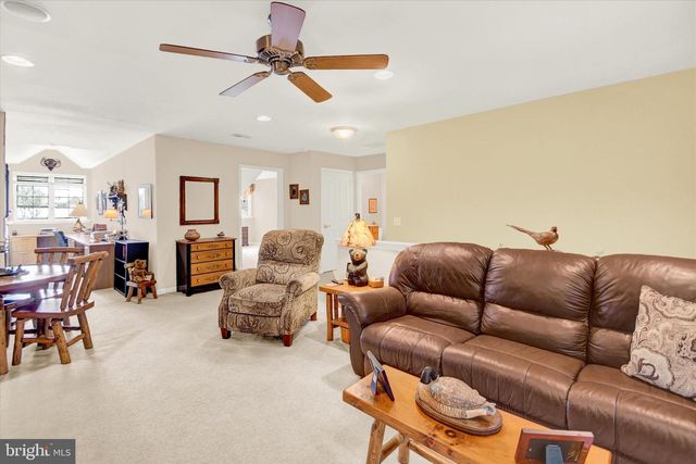 300 REAGAN DR, Sellersville, PA 18960