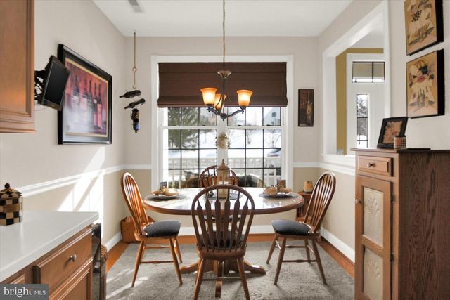 300 REAGAN DR, Sellersville, PA 18960