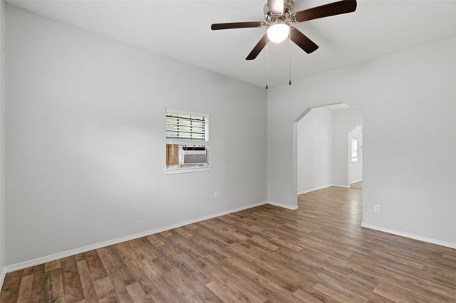 127 E Walker Street, Denison, TX 75021