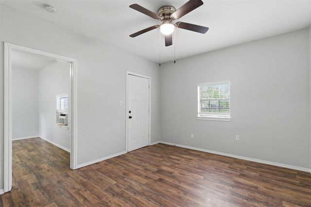 127 E Walker Street, Denison, TX 75021