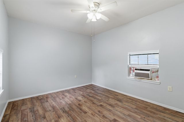 127 E Walker Street, Denison, TX 75021