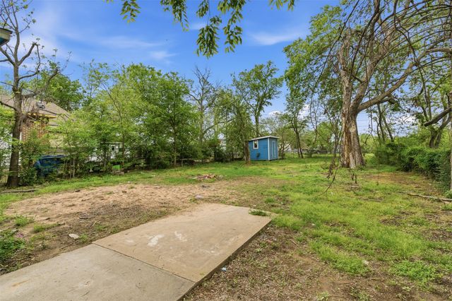 127 E Walker Street, Denison, TX 75021