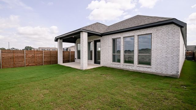 307 Watersong BND, Lockhart, TX 78644
